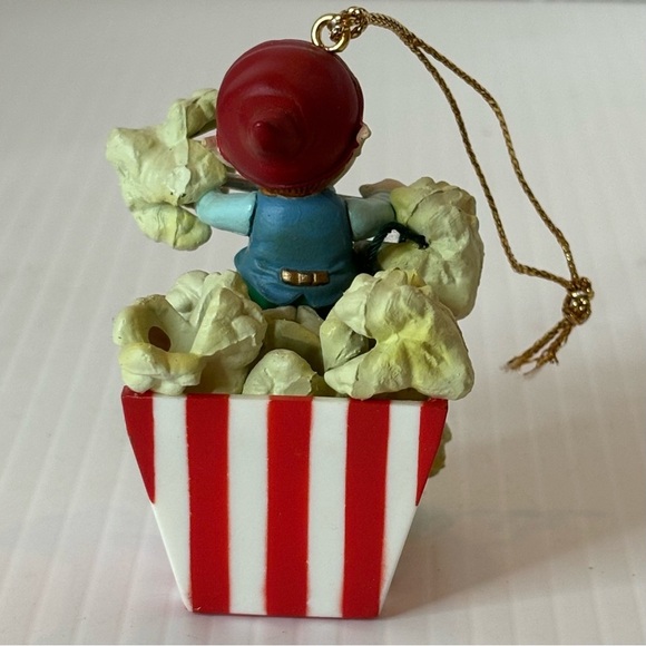 Lustre Fame Christmas Traditions “Kid In Popcorn Box” Ornament 1992 - Picture 7 of 11